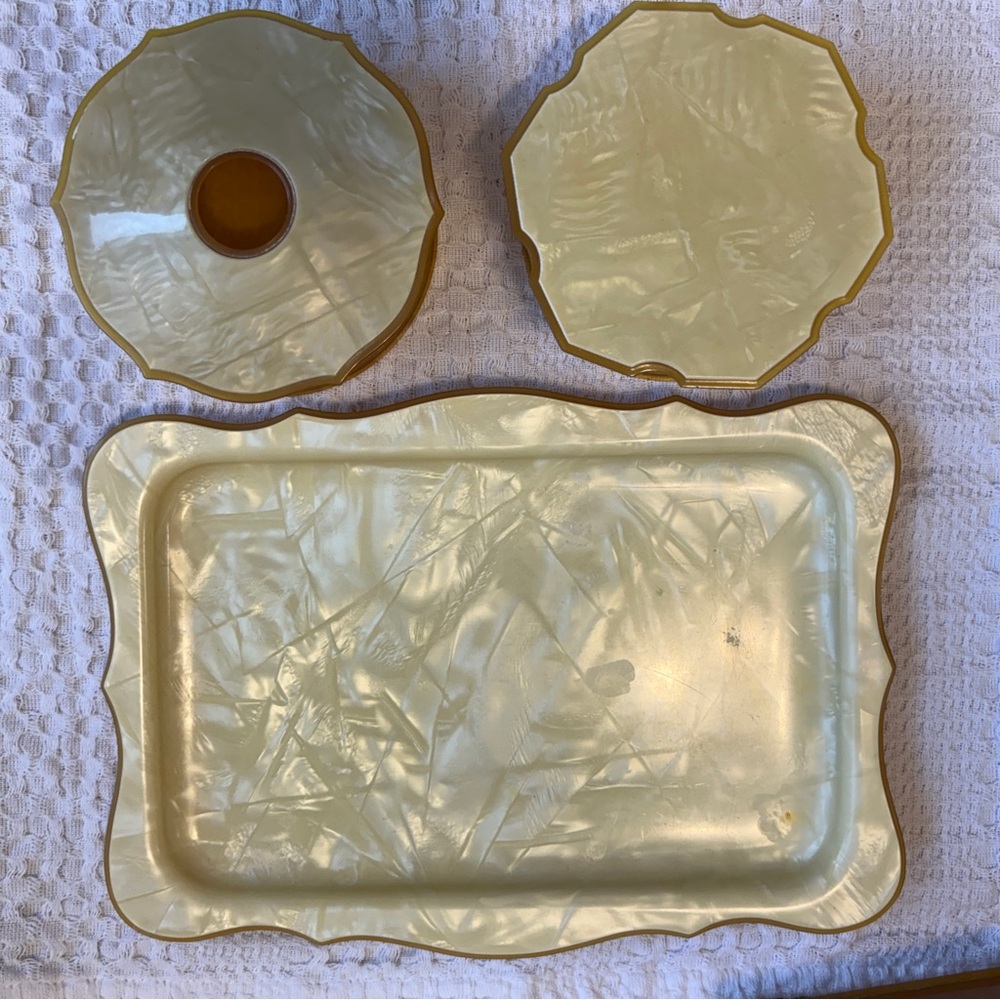 Vintage Ivors Pearltone Celluloid Dresser Set / Vanity Set – 4 Pieces